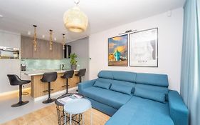 Bright And Blue 3City Apartment With Balcony In Gdynia By Noclegi Renters